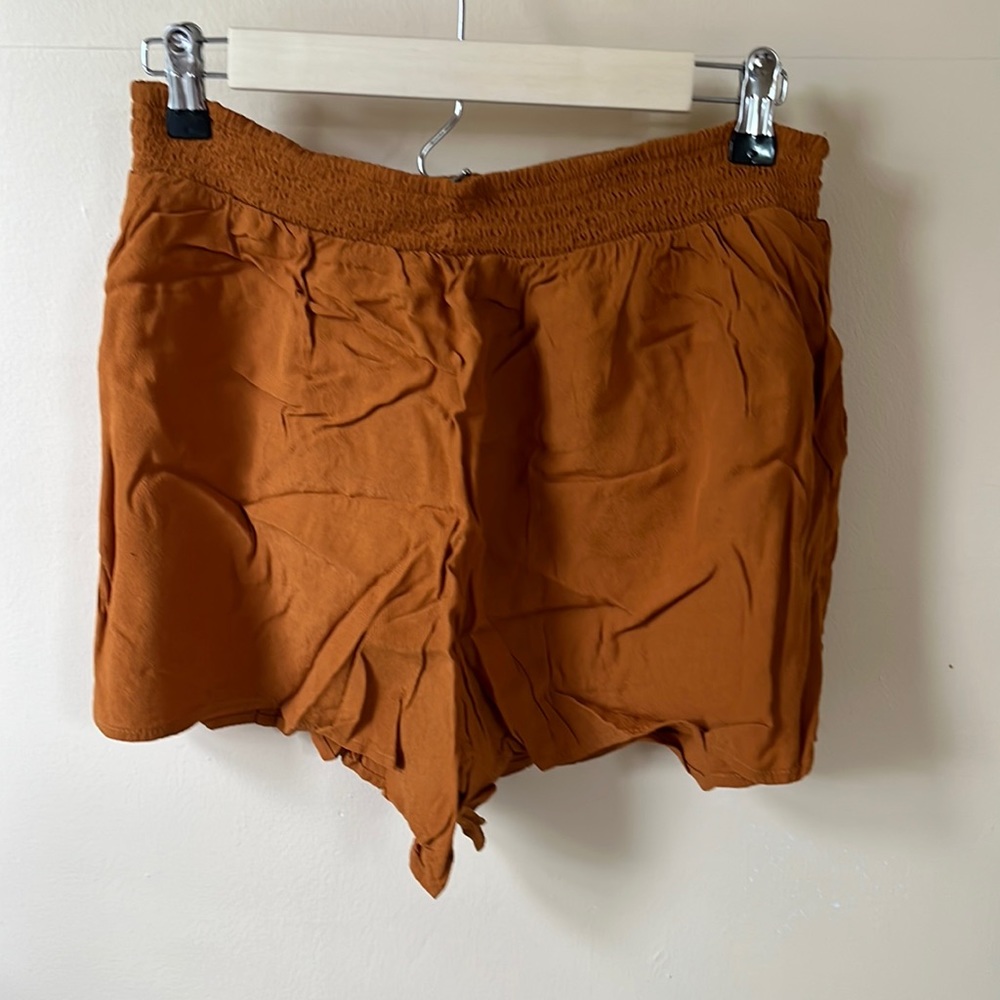 FOREVER 21 Loose Crepe Shorts